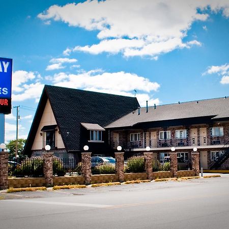 אוק לון Midway Inn & Suites מראה חיצוני תמונה