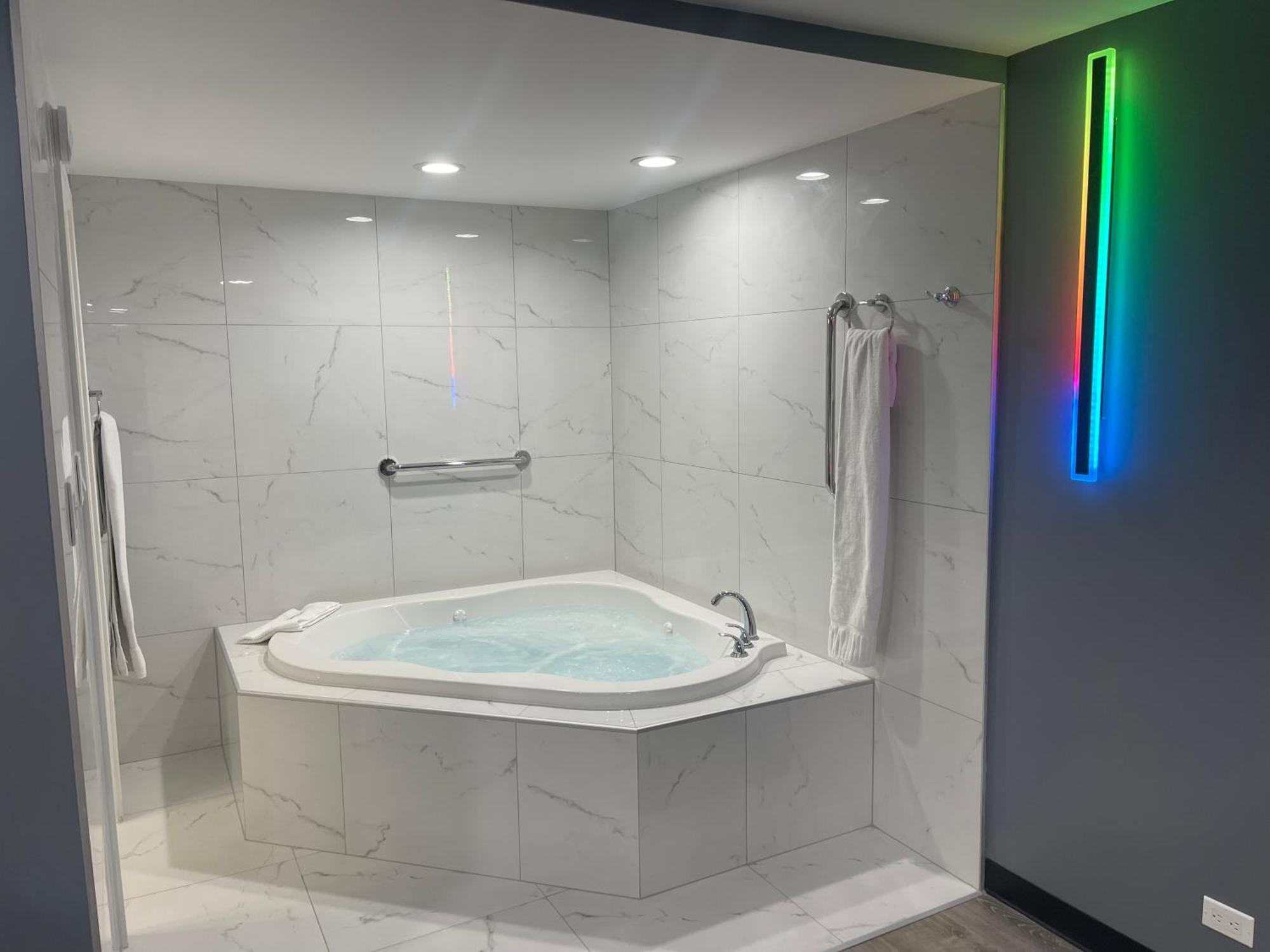 אוק לון Midway Inn & Suites מראה חיצוני תמונה