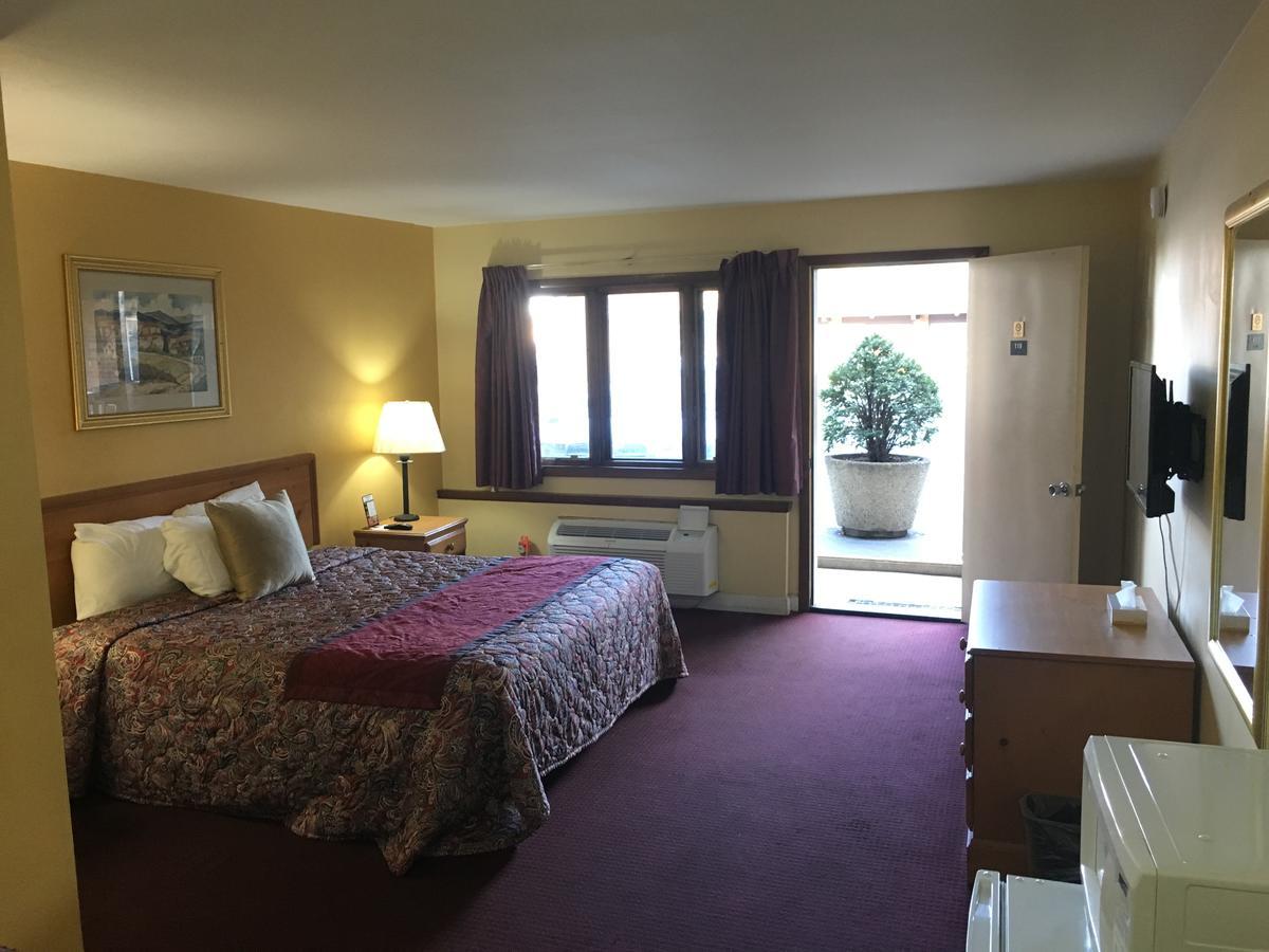 אוק לון Midway Inn & Suites מראה חיצוני תמונה