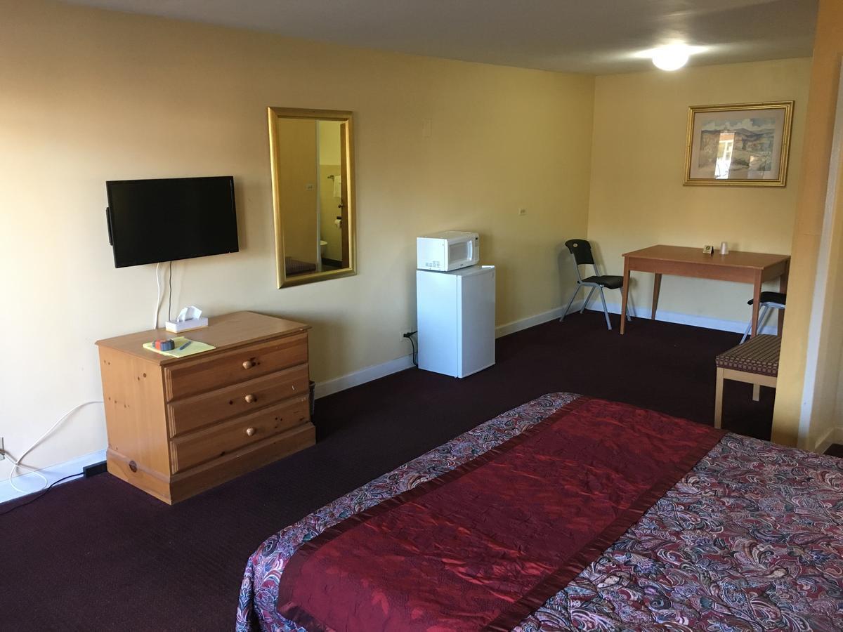 אוק לון Midway Inn & Suites מראה חיצוני תמונה