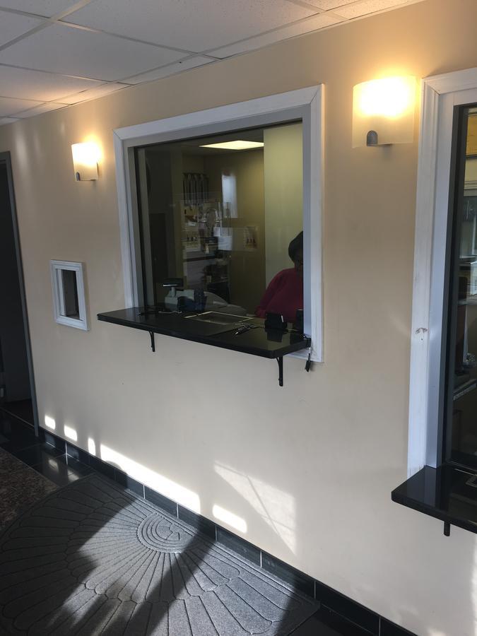 אוק לון Midway Inn & Suites מראה חיצוני תמונה